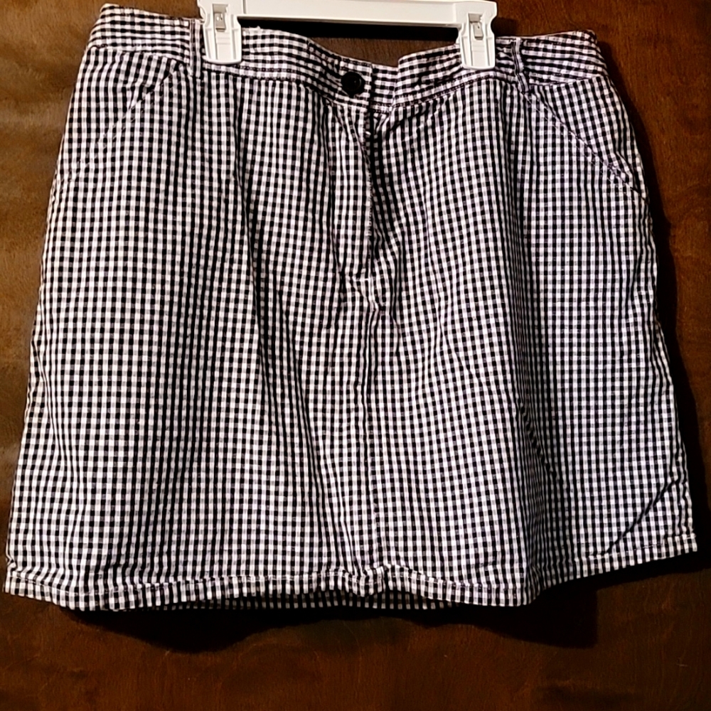 Checkered skort barely used